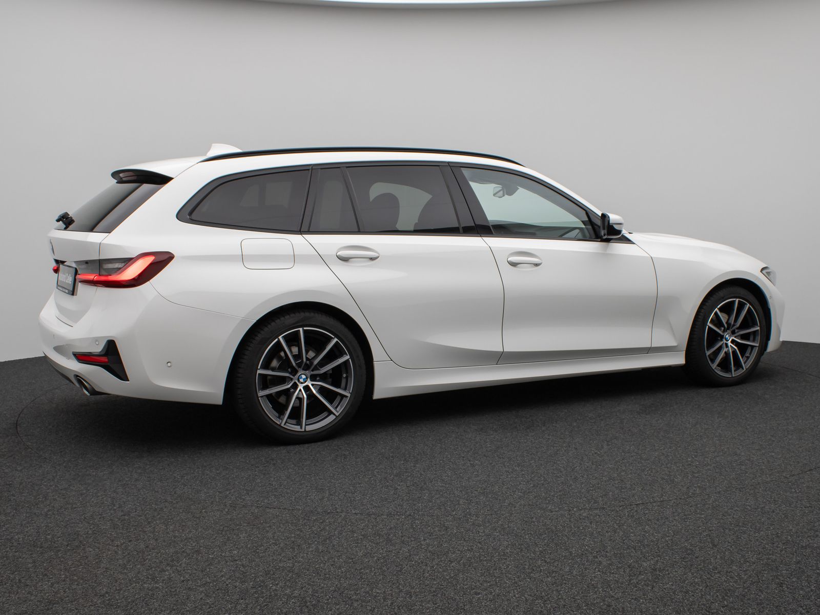 Fahrzeugabbildung BMW 320d Sport Line Kamera DAB HiFi DrivAssist Alarm