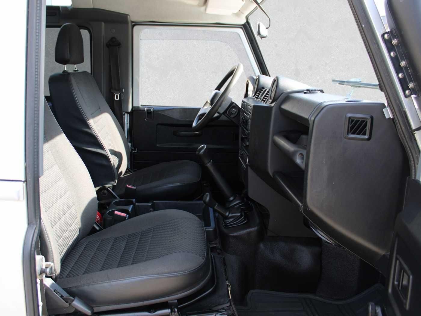 Fahrzeugabbildung Land Rover Defender Station Wagon Diesel  3-Türer 90 TD4 S