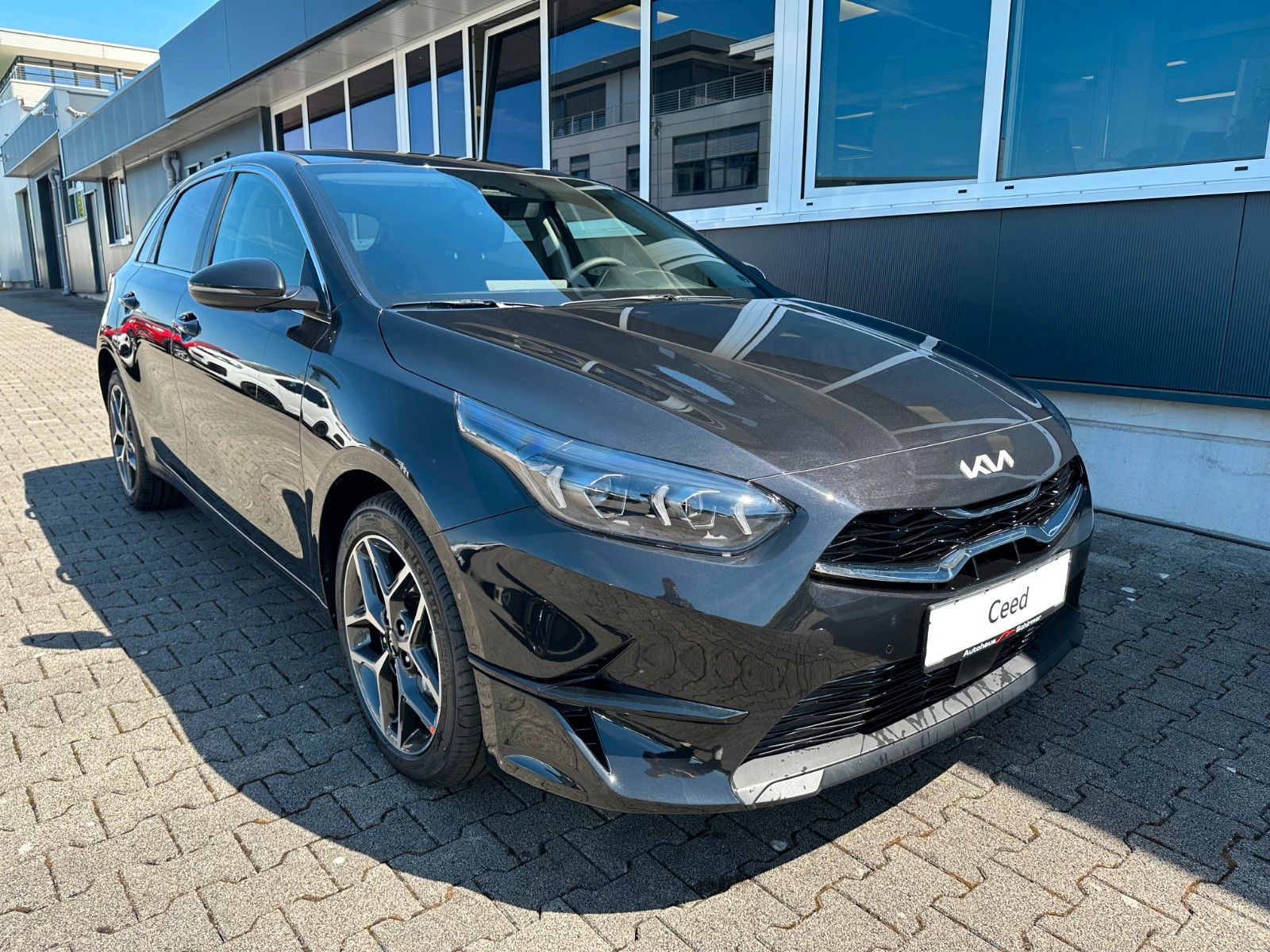 Fahrzeugabbildung Kia cee'd / Ceed 1.5 T-GDI MTUltimate Edition Style