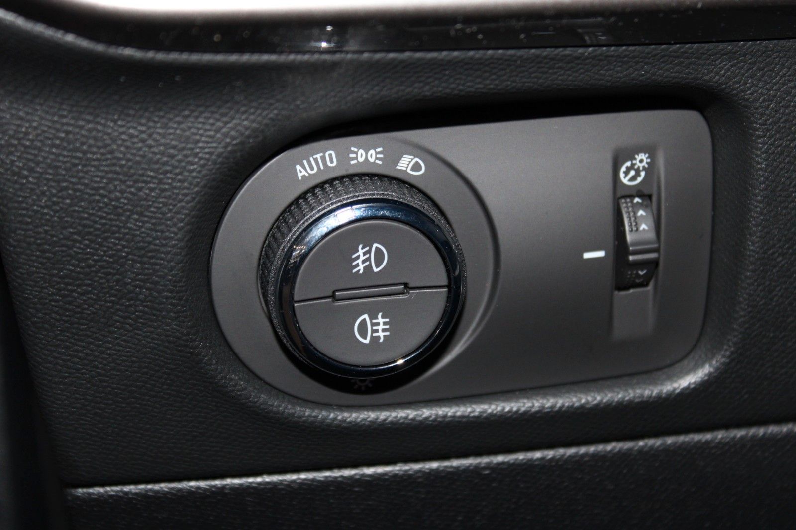 Fahrzeugabbildung Opel Mokka Ultimate Automatik IntelliLux + ALCANTARA