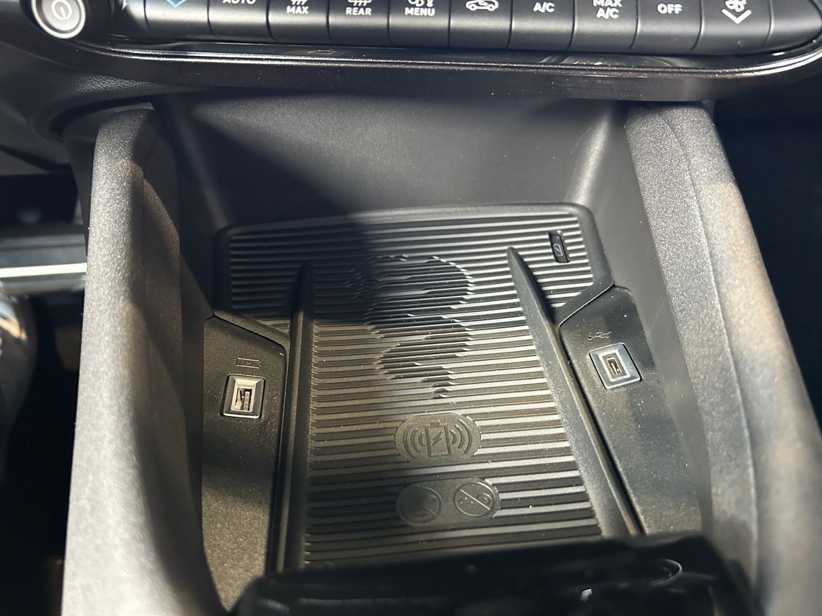 Fahrzeugabbildung Alfa Romeo Junior Ibrida Speciale - Technologie Paket