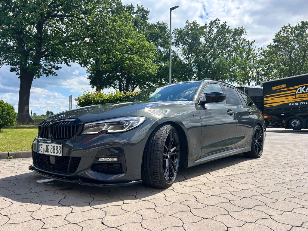 Image of BMW 320