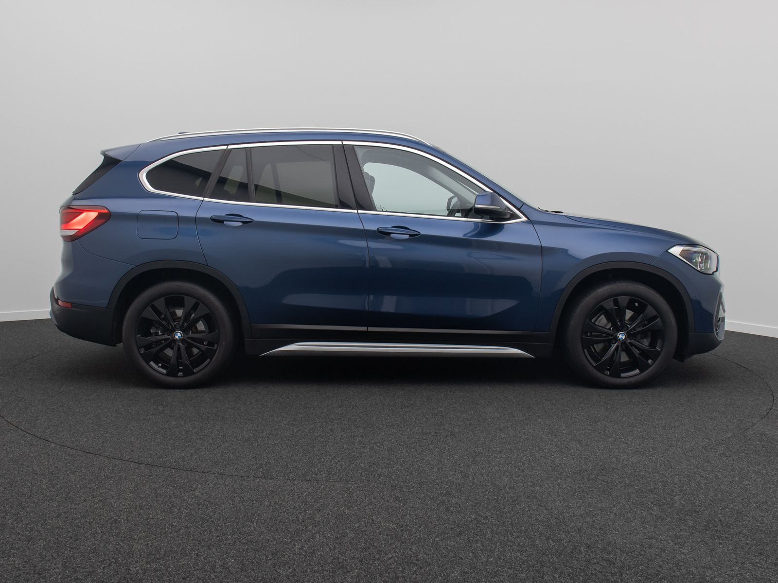 Fahrzeugabbildung BMW X1 xD25e xLine Panorama H/K Kamera DAB HUD Voll
