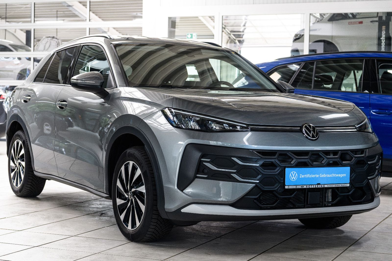 Fahrzeugabbildung Volkswagen T-Roc Life 1.5 eTSI DSG LED+NAVI+RFK+SHZ+ACC
