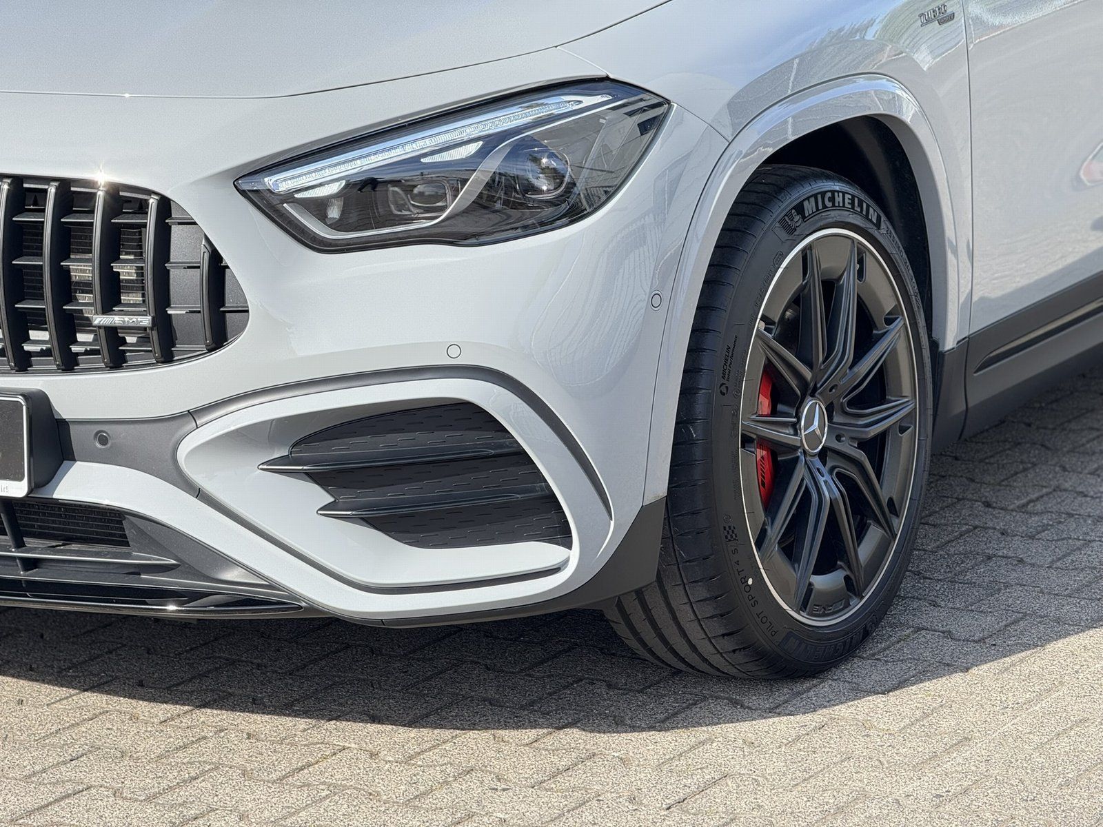 Fahrzeugabbildung Mercedes-Benz AMG GLA 35 4M PERFORMANCE-SITZE PANO AHK 360°