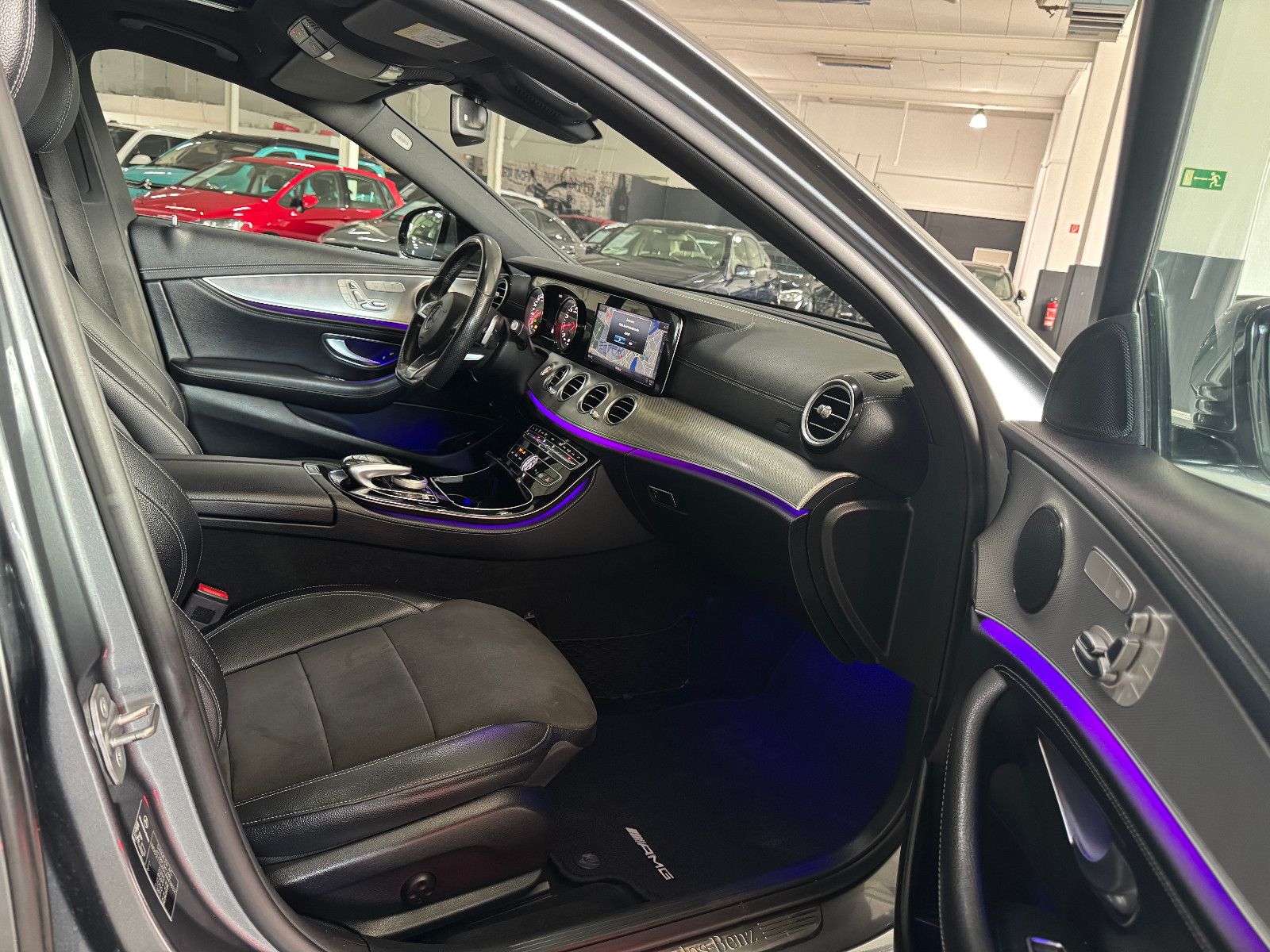 Fahrzeugabbildung Mercedes-Benz E 250 T 9GT 2X AMG LINE DISTRONIC MEMORY 20 ZOLL