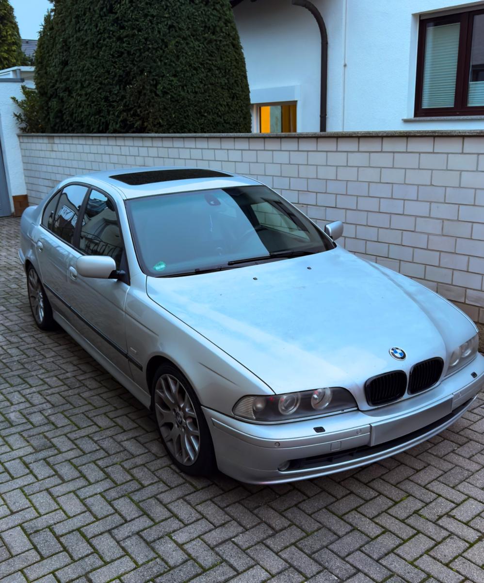 BMW 520i -