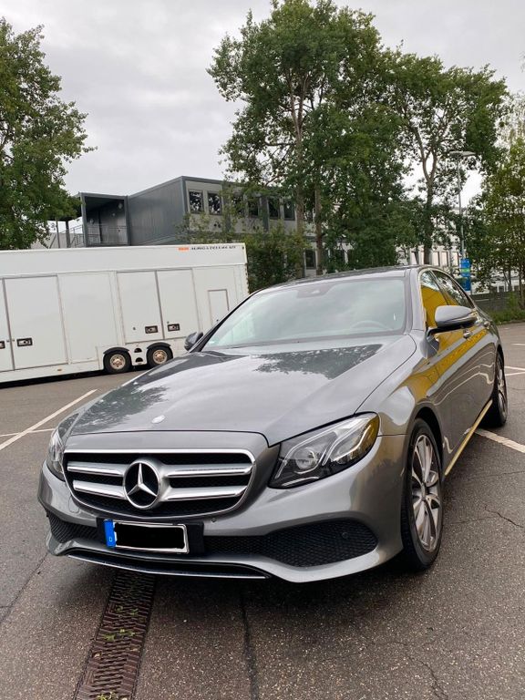 Image of Mercedes-Benz E 220