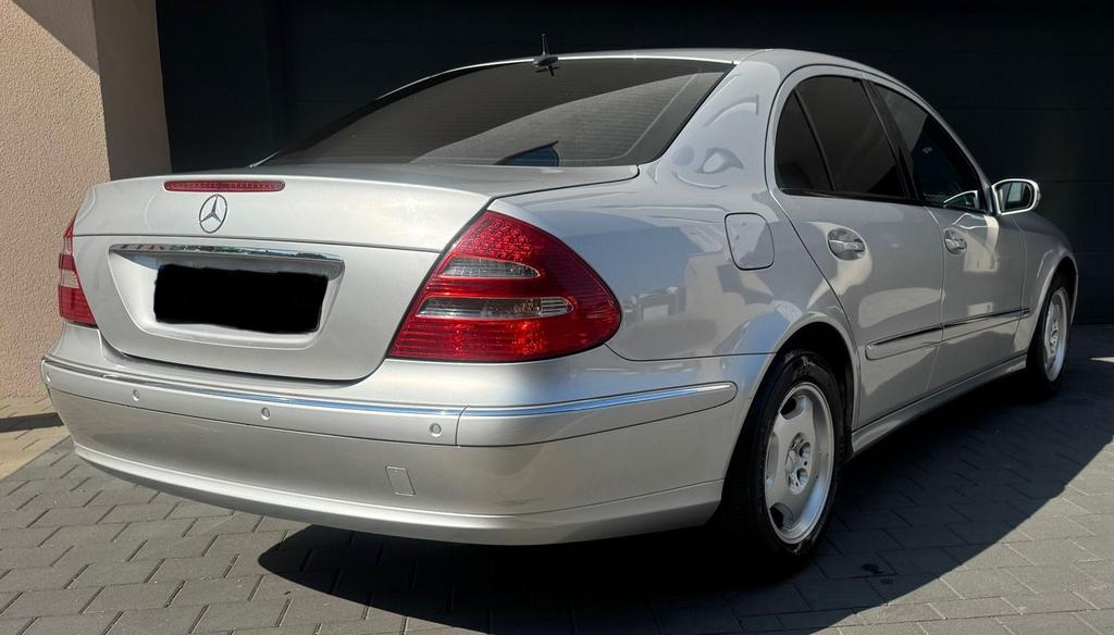 Mercedes-Benz E 320