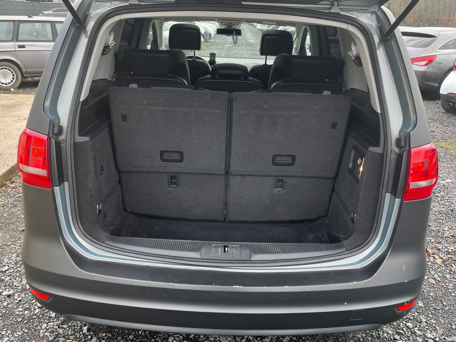 Fahrzeugabbildung Volkswagen Sharan HIGHLINE 7-SITZER Navi Leder Xenon SPORT