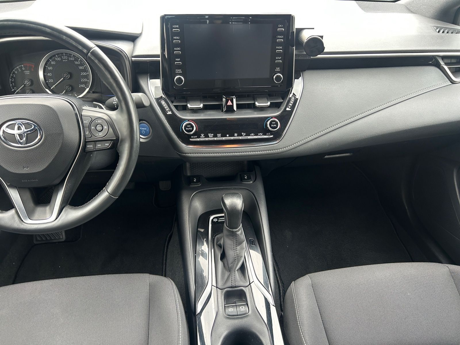 Fahrzeugabbildung Toyota Corolla 2.0 Hybrid Business Edition ACC NAVI RFK