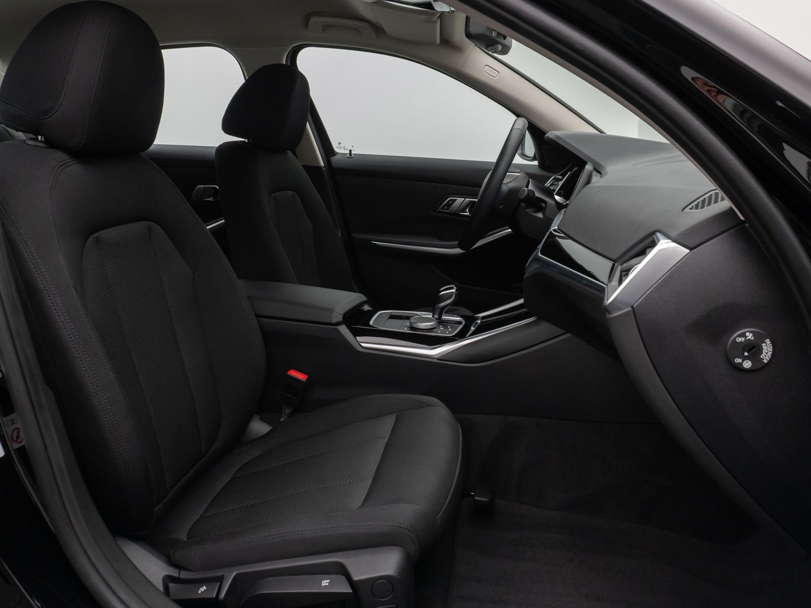 Fahrzeugabbildung BMW 320e Kamera DAB HiFi Lenkradheizung Alarm Parkas