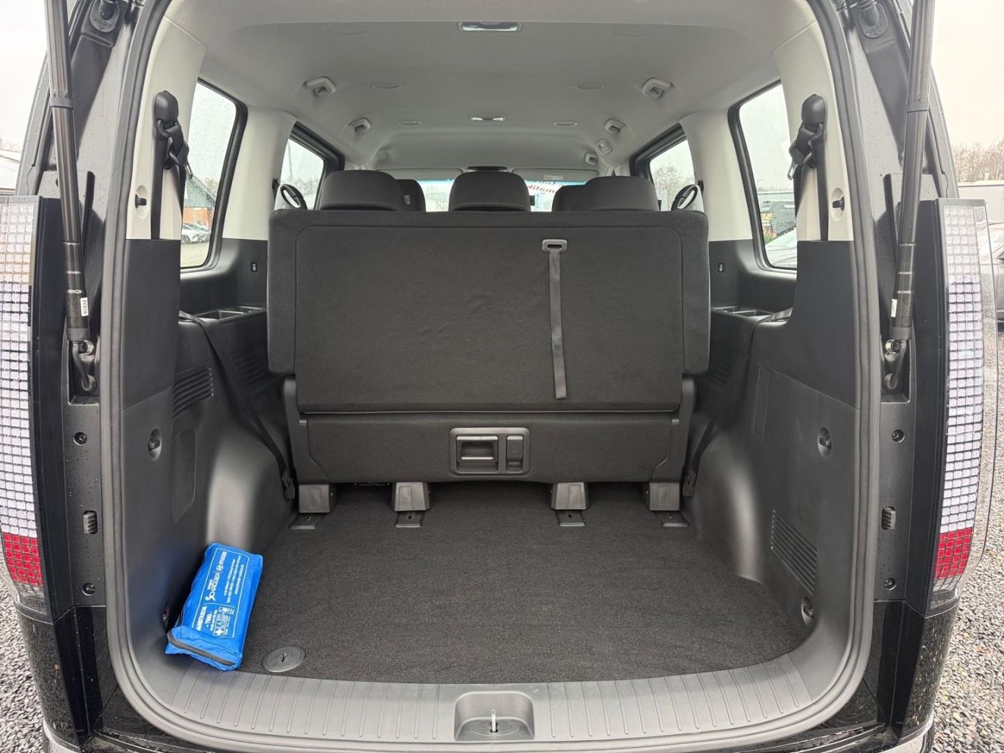 Fahrzeugabbildung Hyundai STARIA Trend Hybrid 1.6 T-GDI 9-SITZER KAMERA+AC