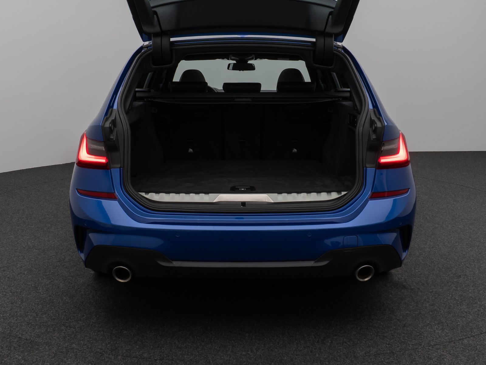 Fahrzeugabbildung BMW 330e  M Sport Panorama Laser Kamera HUD HiFi