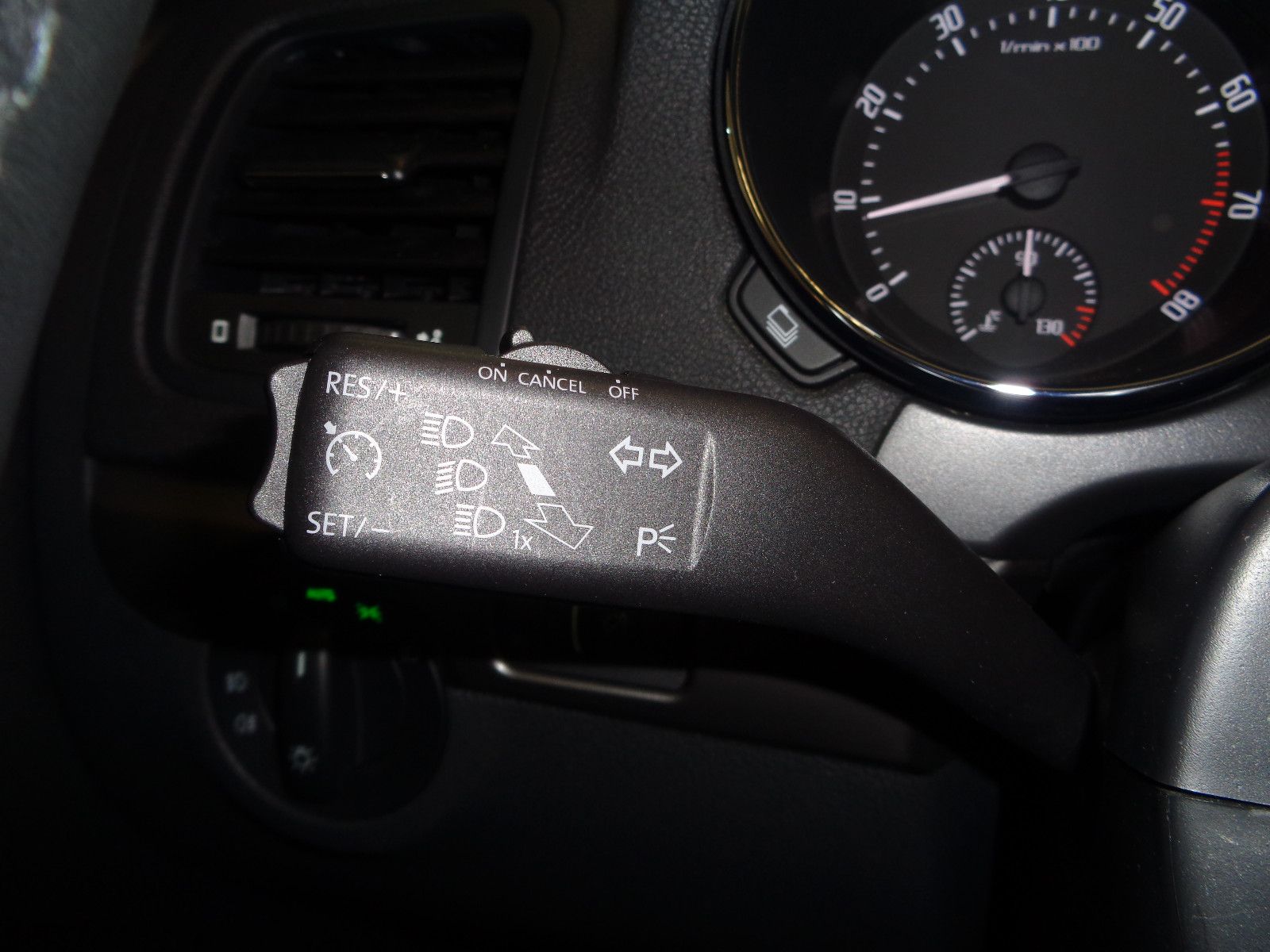 Fahrzeugabbildung SKODA Yeti Drive / NAVI / XENON / DSG / 1. HAND