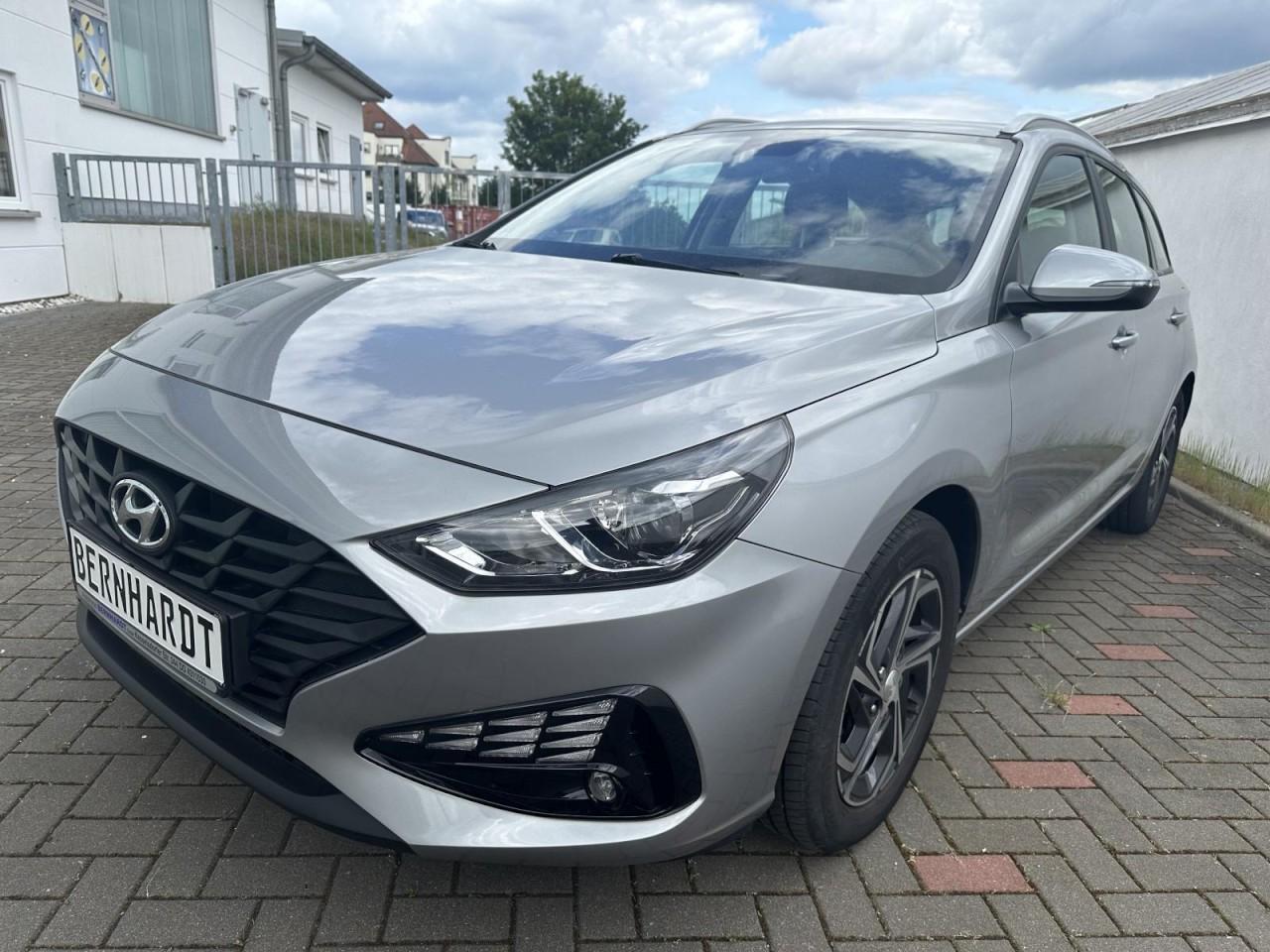 Hyundai i30 CW 1.5 DPi inkl. Winterräder + AHK Klima
