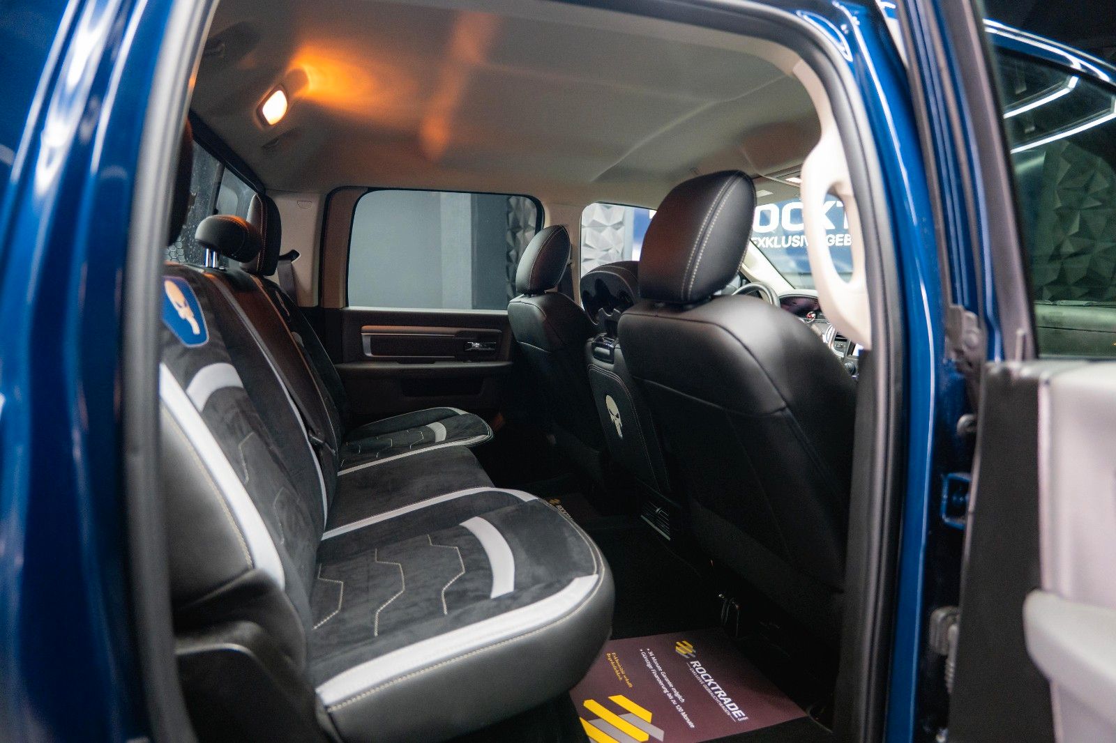 Fahrzeugabbildung Dodge RAM 5.7 V8 HEMI 4x4 OFFROAD Night Edition *19%*