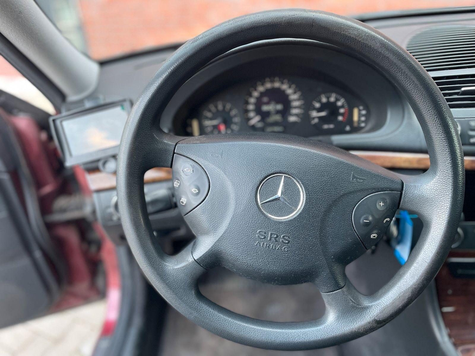 Mercedes-Benz E200 2004 — photo 9