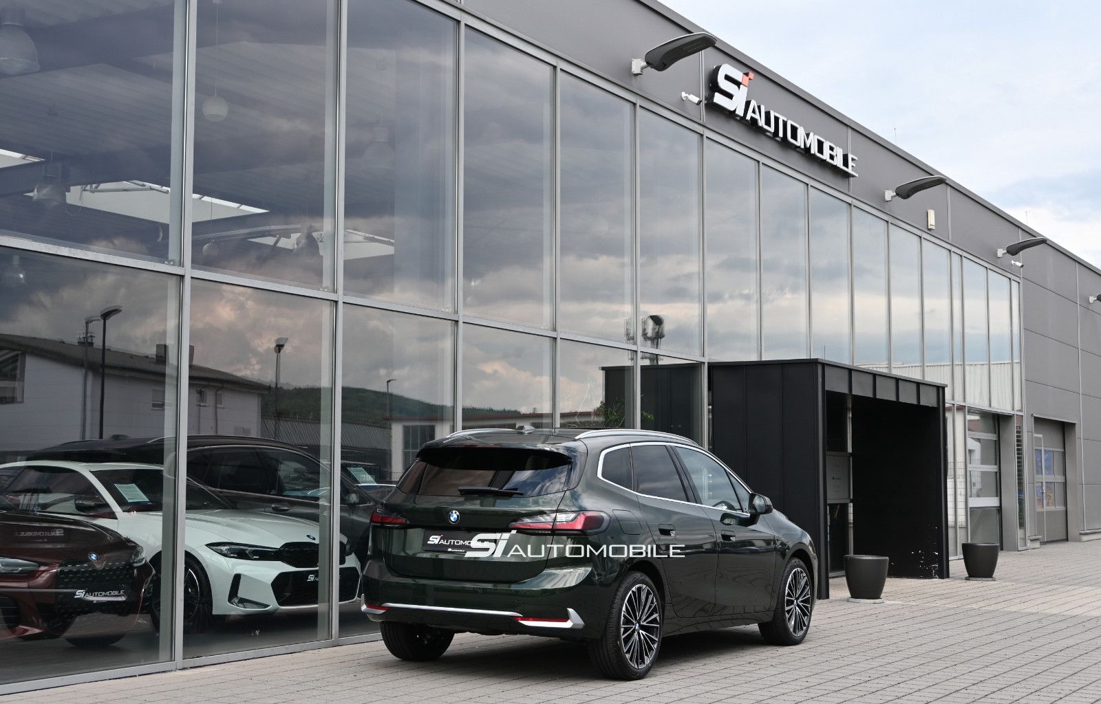 Fahrzeugabbildung BMW 223d xDr Active Tourer Luxury °ACC°HUD°PANO°360°