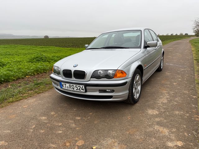 BMW 320i -