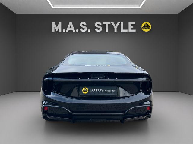 Fahrzeugabbildung Lotus Emeya Glasdach Autobahn Assistent