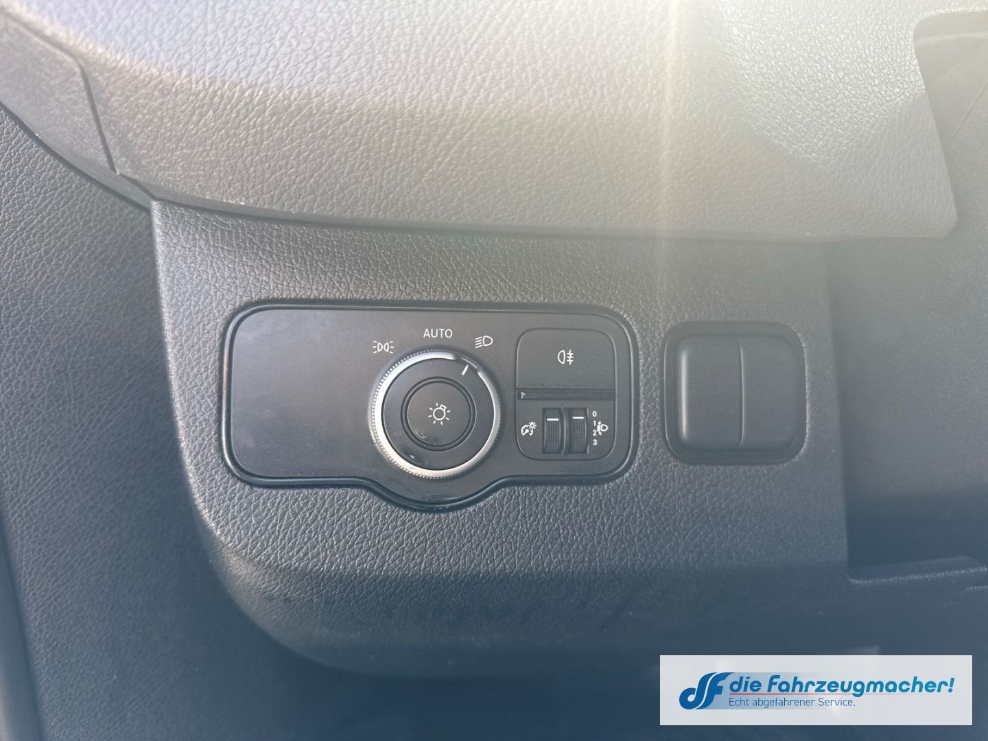 Fahrzeugabbildung Mercedes-Benz Sprinter III Tourer RWD AWD 315 CDI L2 DAB SHZ