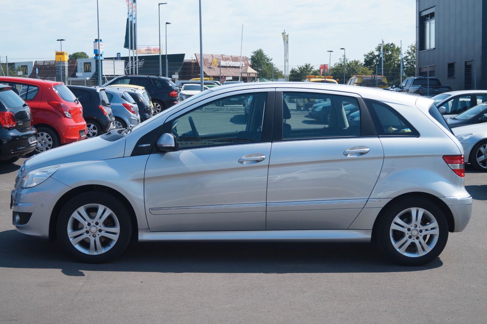 Fahrzeugabbildung Mercedes-Benz B 180 *1.Hand, TÜV neu, Inspektion neu