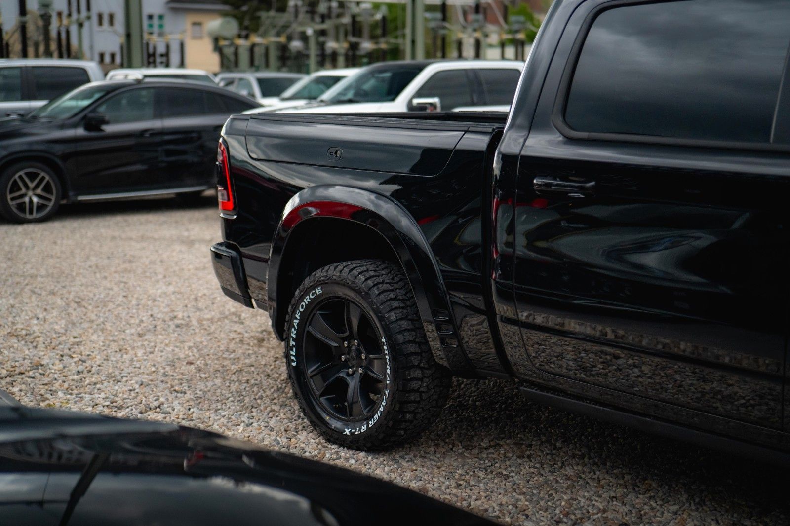 Fahrzeugabbildung Dodge RAM 5.7 V8 HEMI 4x4 LARAMIE RamBox Airmatic 19%