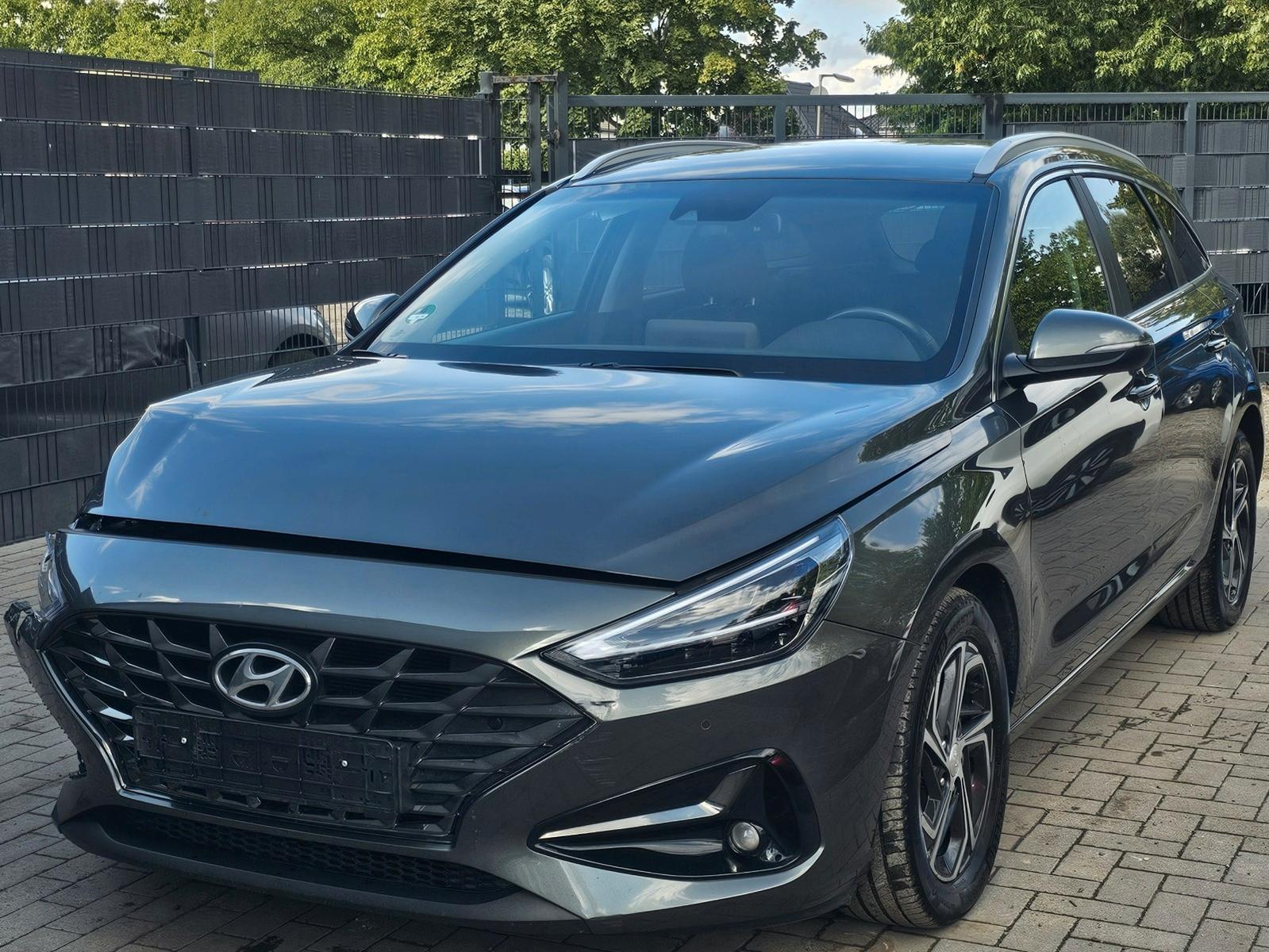 Hyundai i30 cw Select*CARPLAY*KLIMAA.*LED*R.-CAM*NAVI TO