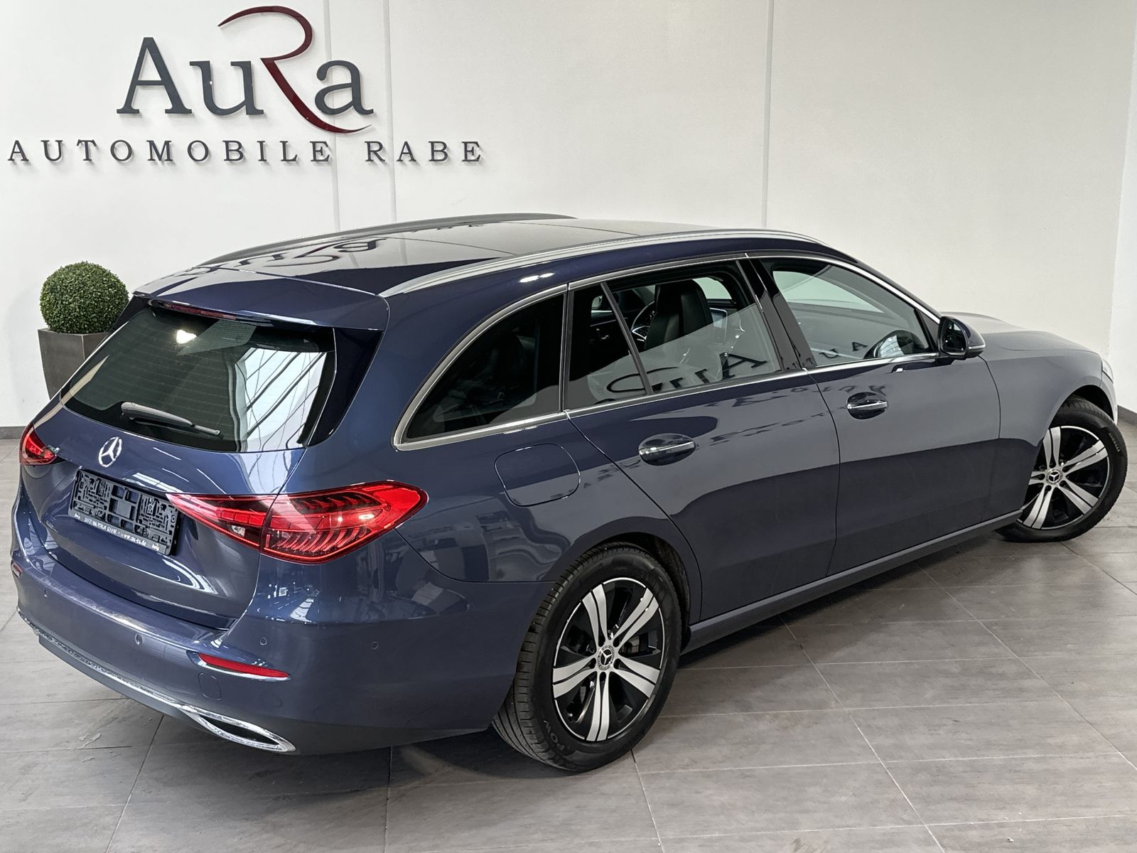 Fahrzeugabbildung Mercedes-Benz C 220d T 4Matic Avantgarde NAV+LED+ACC+PANORAMA