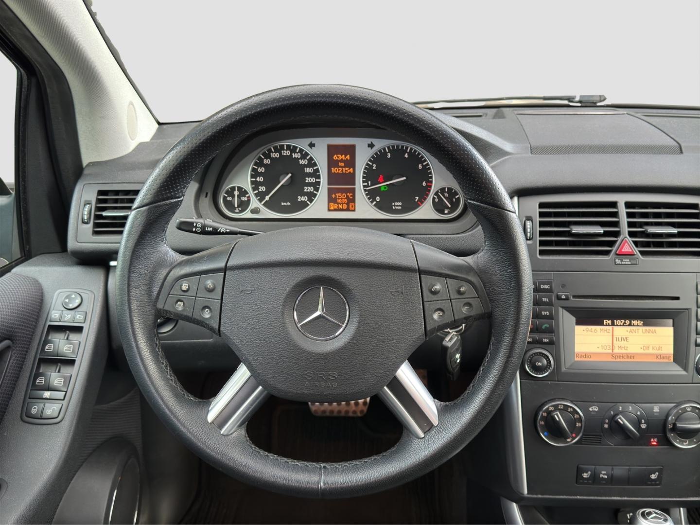Mercedes-Benz B 180 8G KLIMA AUTOMATIK PANO TEMPO SHZ TÜV NEU