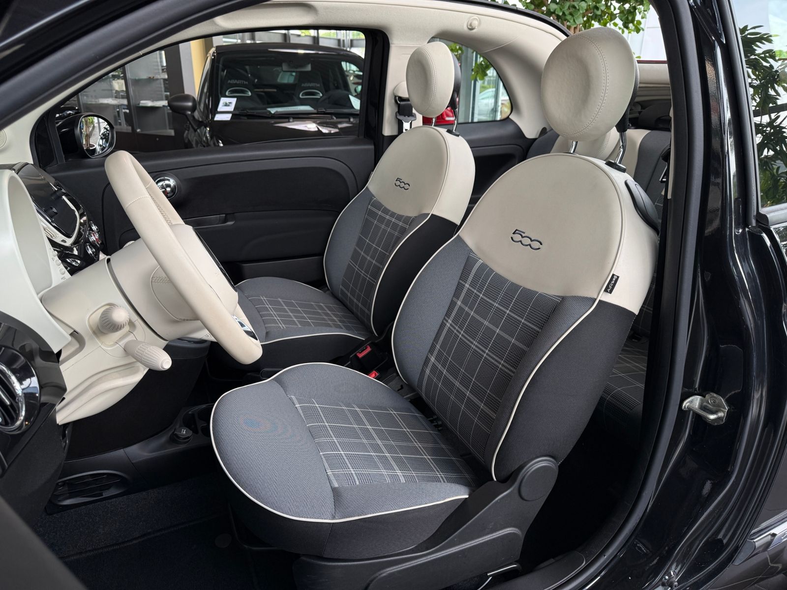 Fahrzeugabbildung Fiat 500C Lounge NAVI PDC ALU