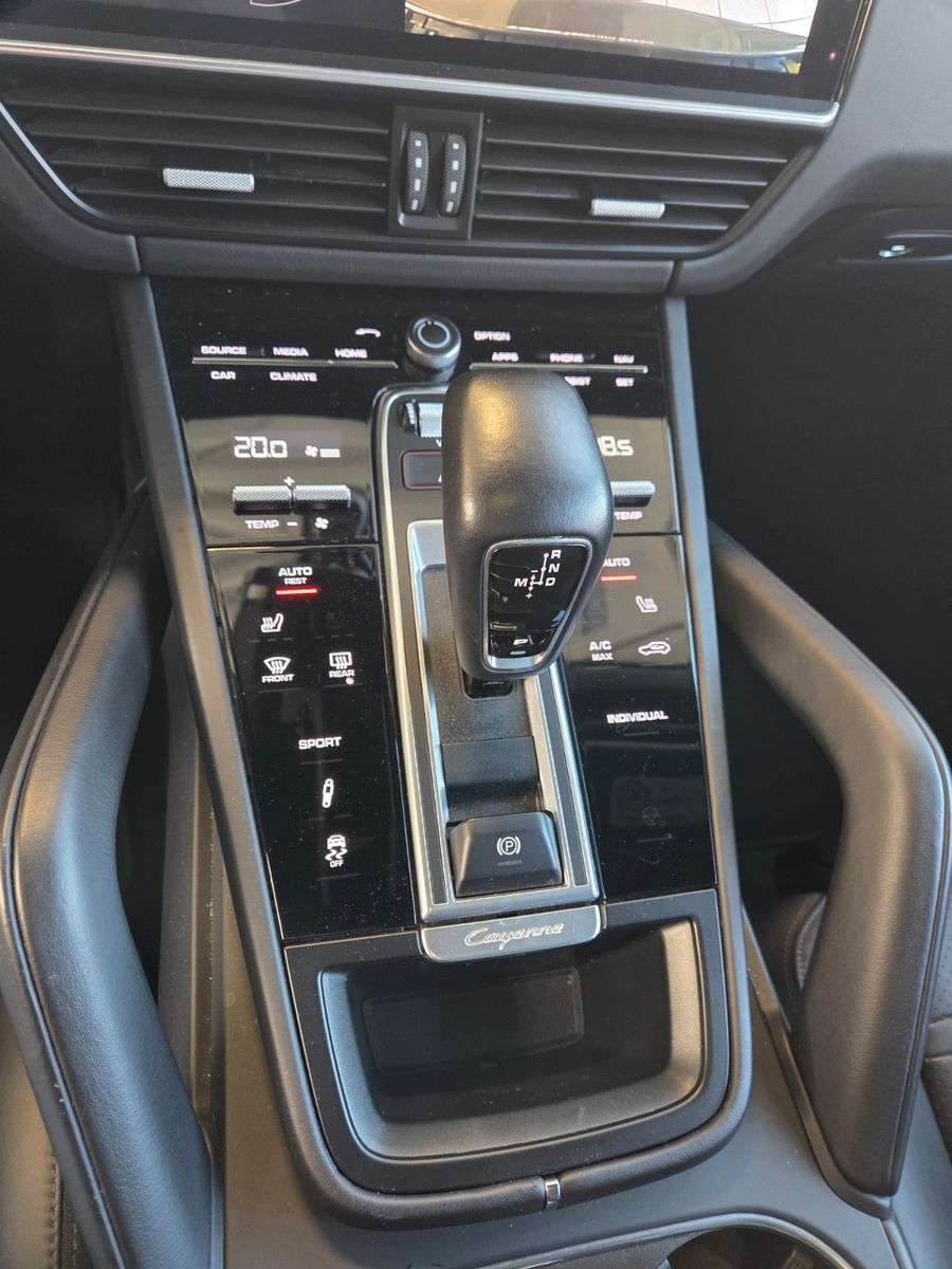 Fahrzeugabbildung Porsche Cayenne,Panodach/Luft/AHK,21 Zoll/Standh.