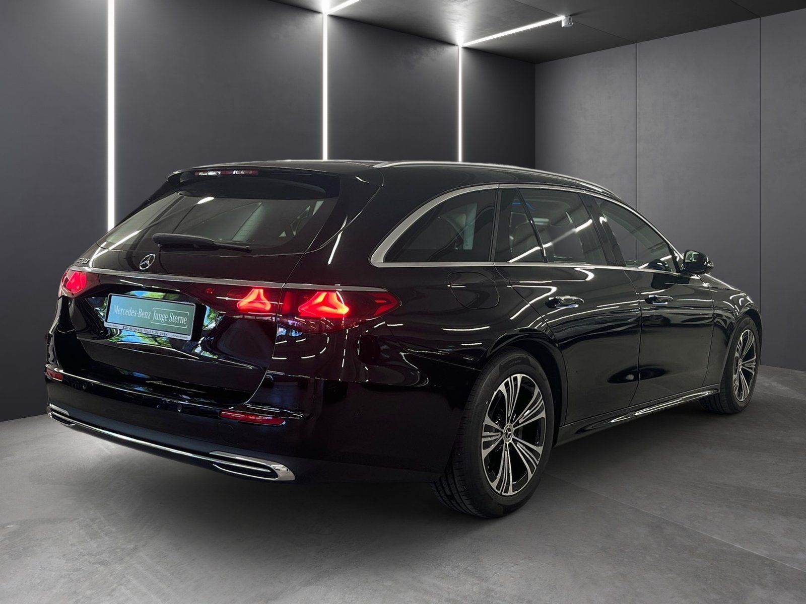 Fahrzeugabbildung Mercedes-Benz E 200 T Avantgarde*AHK*Kamera*Totwinkel*MBUX*LED