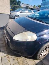 Fiat Auto muss weg ,wegen Platzmangel - Fiat Punto Gebrauchtwagen in Stuttgart