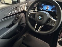 Fahrzeugabbildung BMW 218i Active Tourer M Sport-AHK/Pano/HeadUp/eSitz