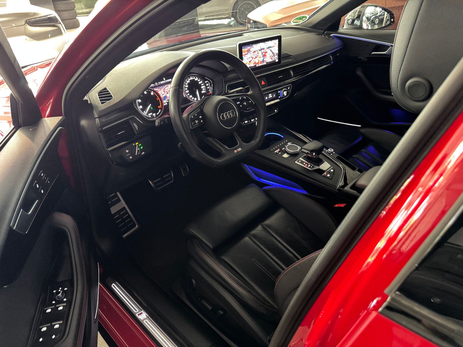 Fahrzeugabbildung Audi A4 2.0 TFSI G-TRON 3X S-LINE BLACK EDITION VOLL