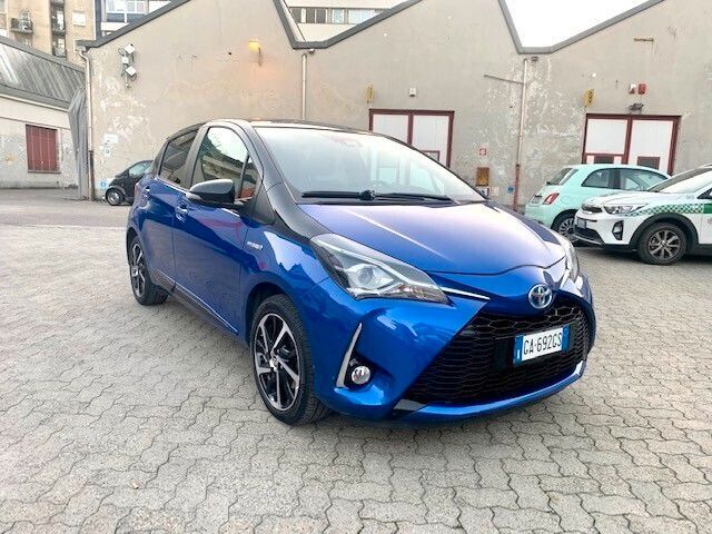 Toyota Yaris 1.5 Hybrid 5 porte Lounge Blue gara