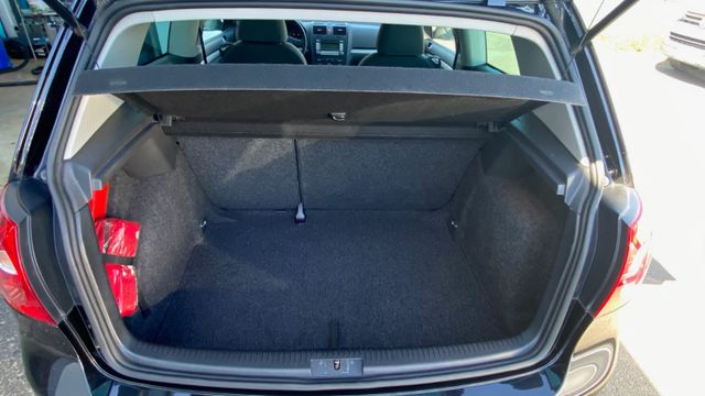 Fahrzeugabbildung Volkswagen Golf V Limousine 1.6 United aus 1. Hand !!