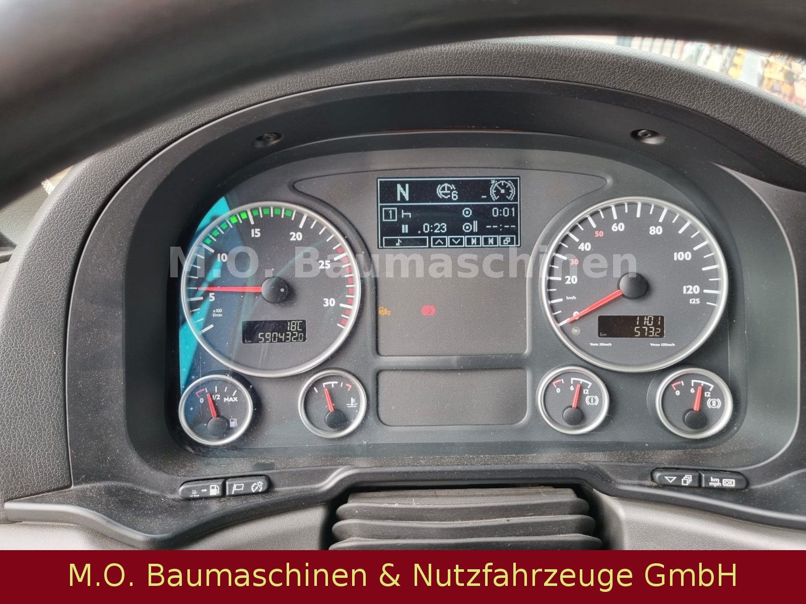 Fahrzeugabbildung MAN TGX 26.440 / Kroll 35609 / L+L Achse / Euro5/ADR