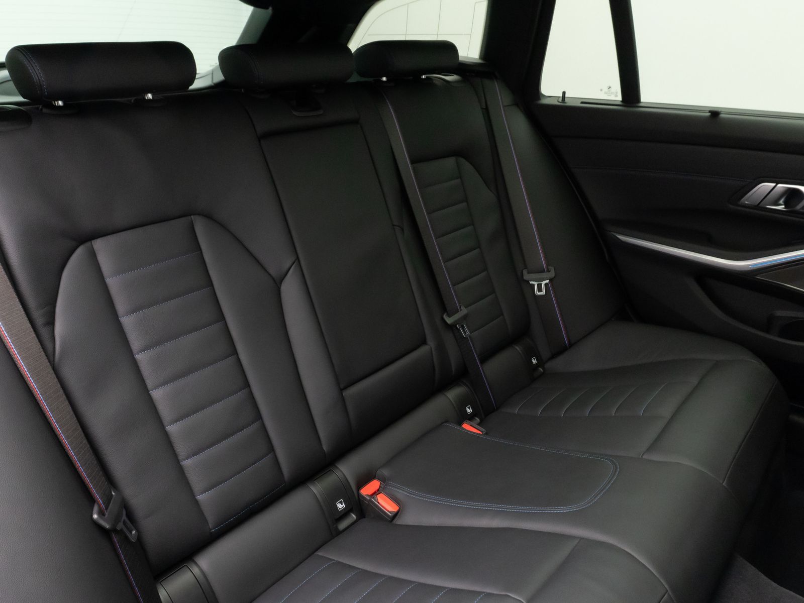 Fahrzeugabbildung BMW 330d M Sport Pro Panorama Kamera DAB H/K HUD