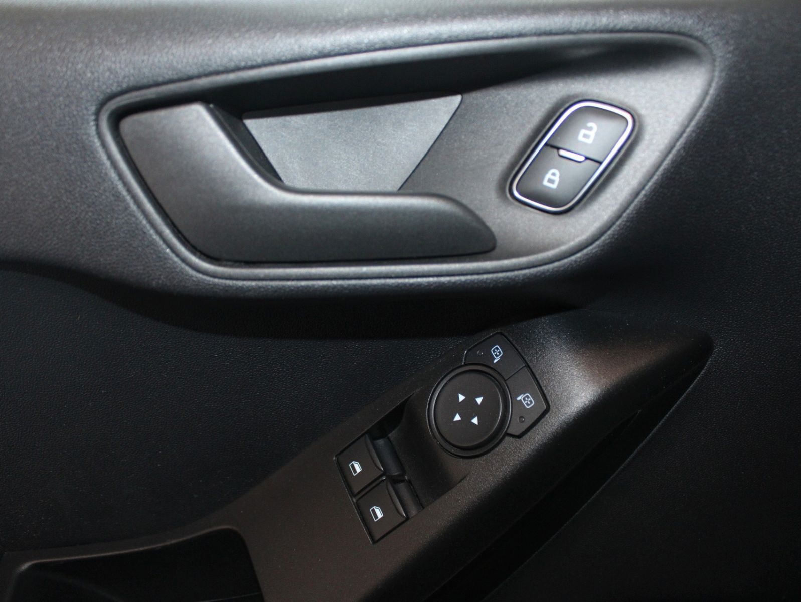Fahrzeugabbildung Ford Fiesta Trend KLIMA LED WinterPaket PDC 1.Hand