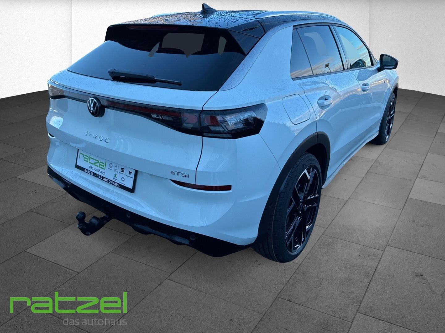 Fahrzeugabbildung Volkswagen T-Roc R-LINE 1.5 eTSI 8-fach+5J.Garantie+AHK+Nav