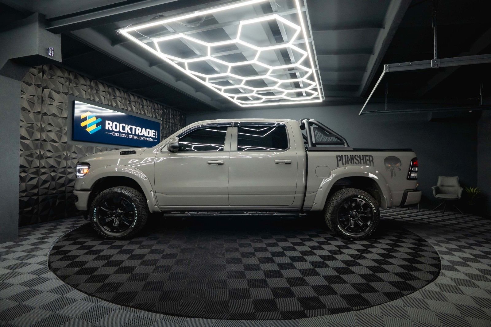 Fahrzeugabbildung Dodge RAM 5.7 V8 HEMI 4x4 OFFROAD Night PUNISHER 19%