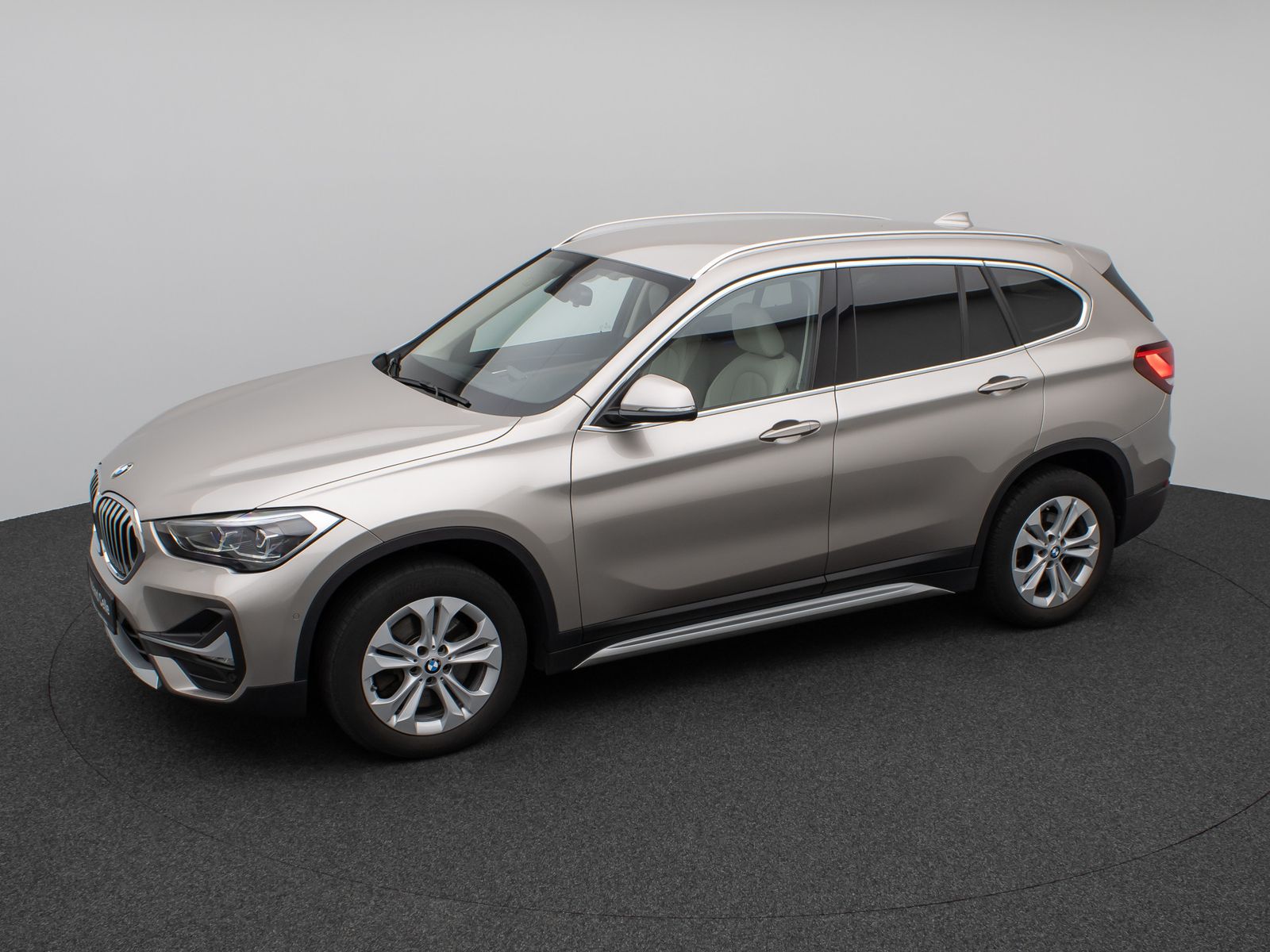 Fahrzeugabbildung BMW X1 xD25d xLine H/K DAB Parkassis AHK Alarm Sport