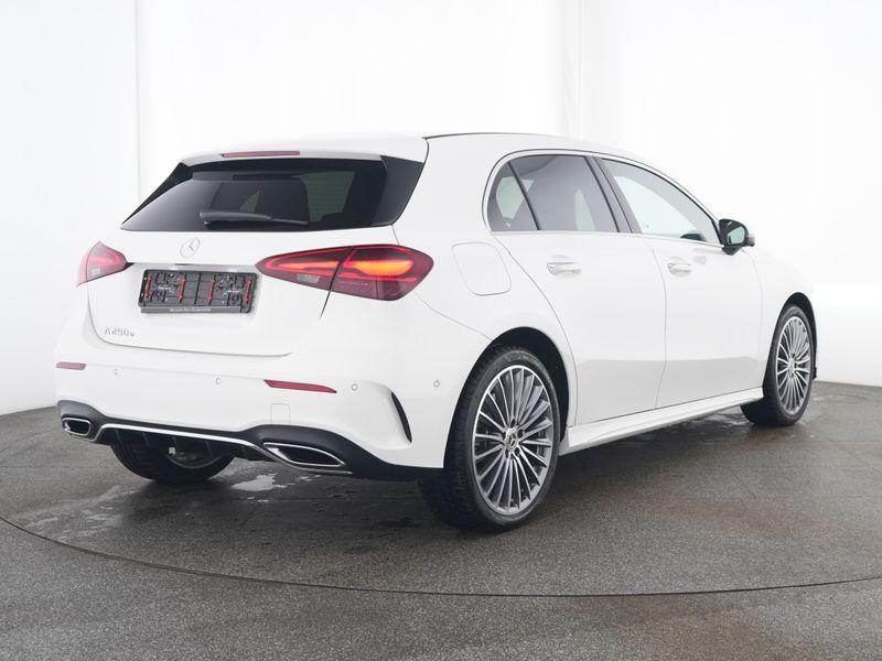 Mercedes-Benz A 250 e AMG Leder Pano HUD Burmester 19 Zoll 360