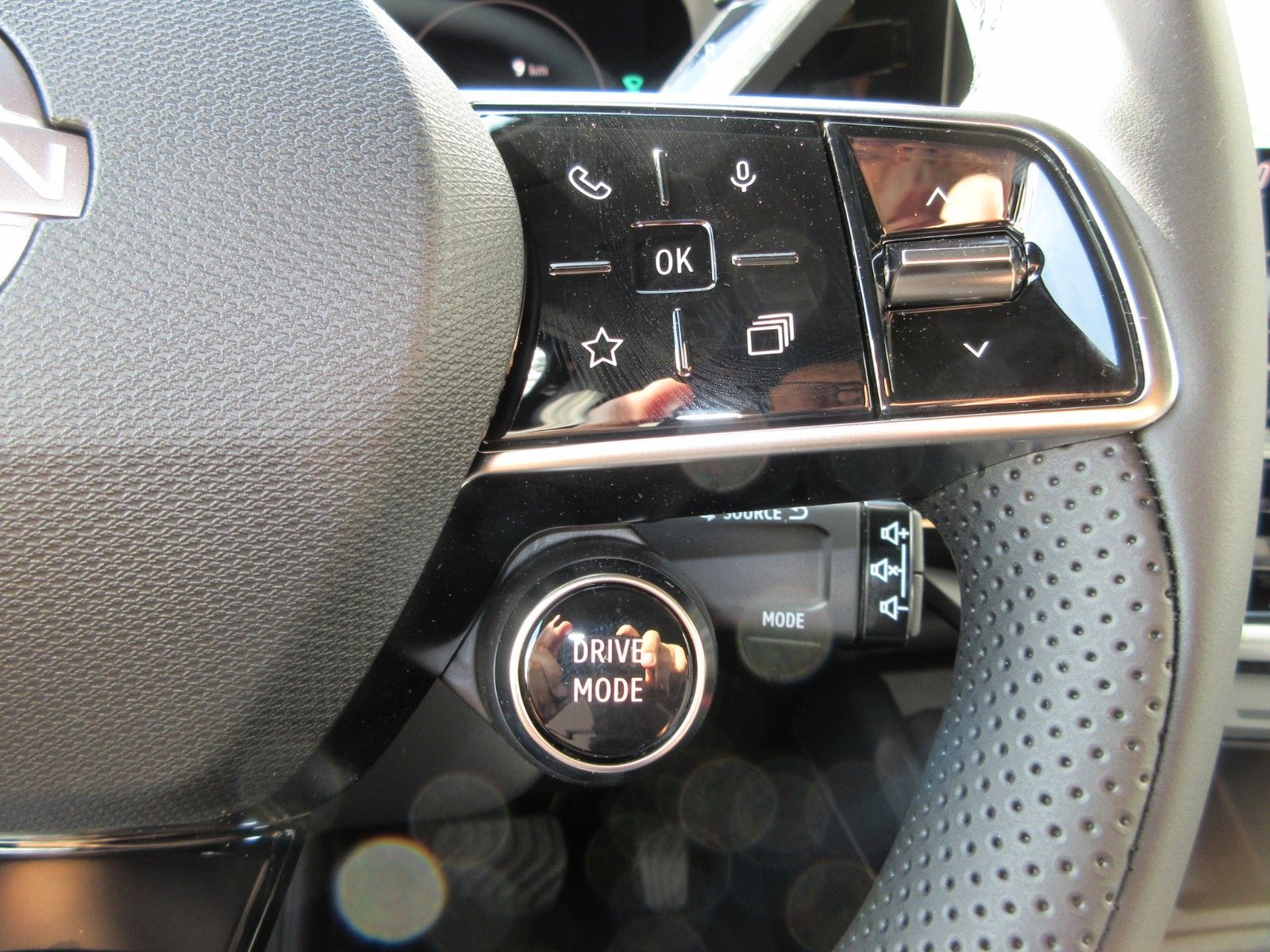 Fahrzeugabbildung Nissan Micra Evolve 52kWh 150PS AT Automatik