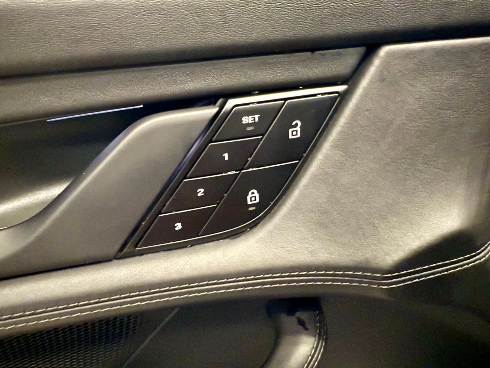 Fahrzeugabbildung Porsche Taycan ACC/BOSE/21Zoll/Klimasitze/APPROVED
