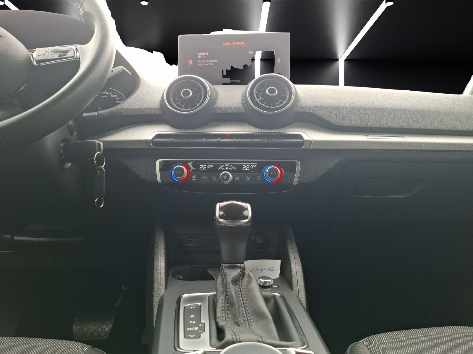 Fahrzeugabbildung Audi Q2 35 TFSI S-tronic LED Navi PDC SH
