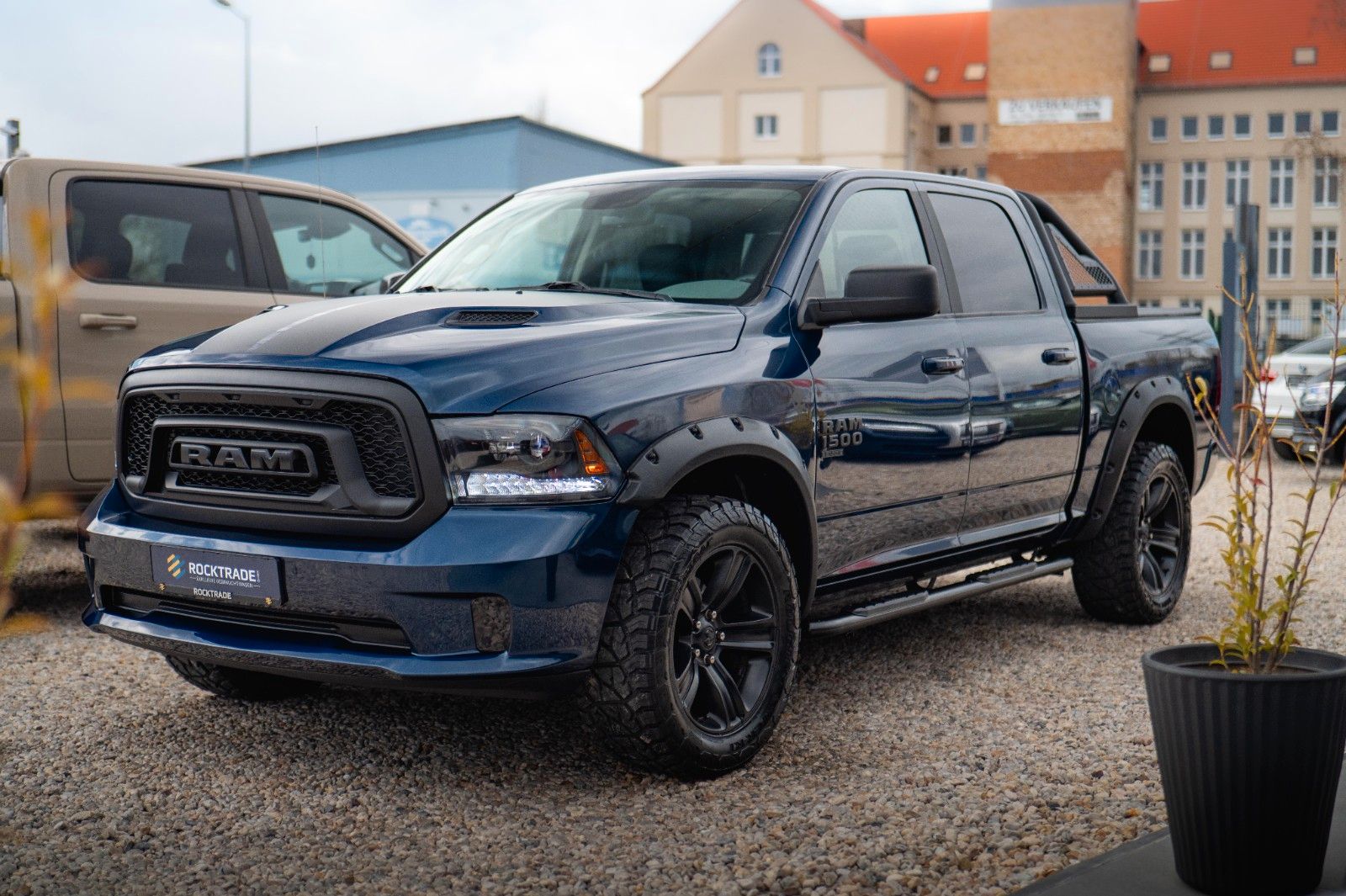 Fahrzeugabbildung Dodge RAM 5.7 V8 HEMI 4x4 OFFROAD Night Edition *19%*